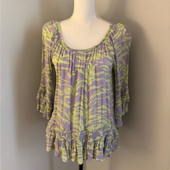 Fever Tops - Fever gorgeous top in Liliac/mint green size M